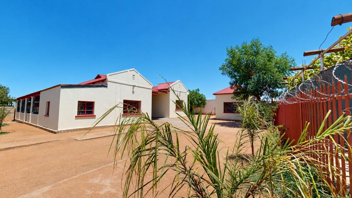 Photo 4 of 48