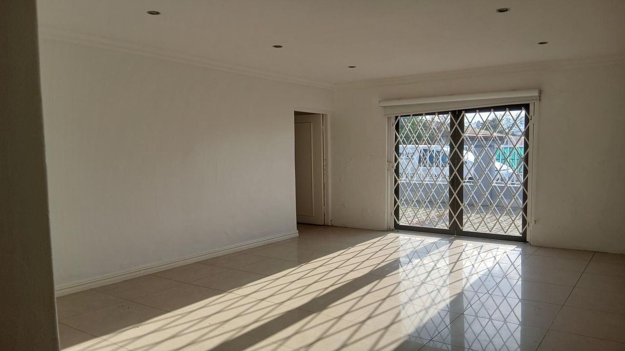 Photo of 3 Bedroom house to rent in Grassy Park, Cape Town