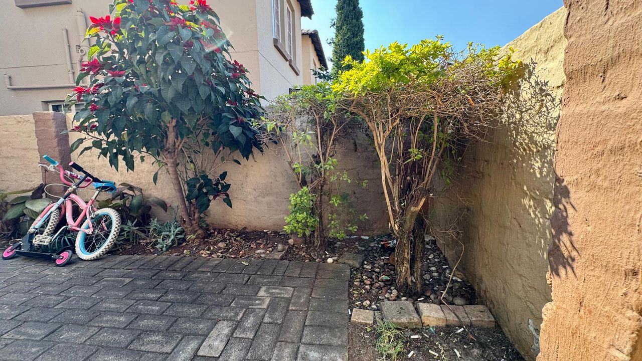 2 Bedroom duplex townhouse - sectional for sale in Heuwelsig Estate, Centurion