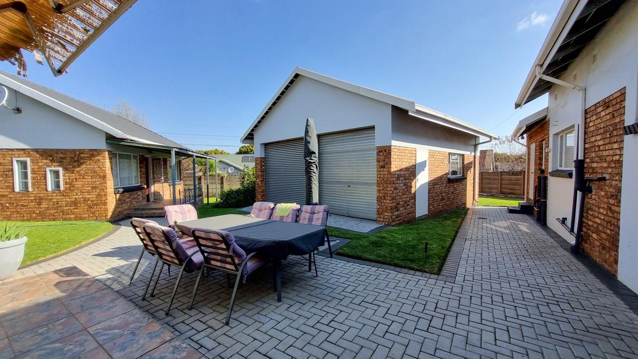 Photo of 4 Bedroom house for sale in Kanonkop, Middelburg