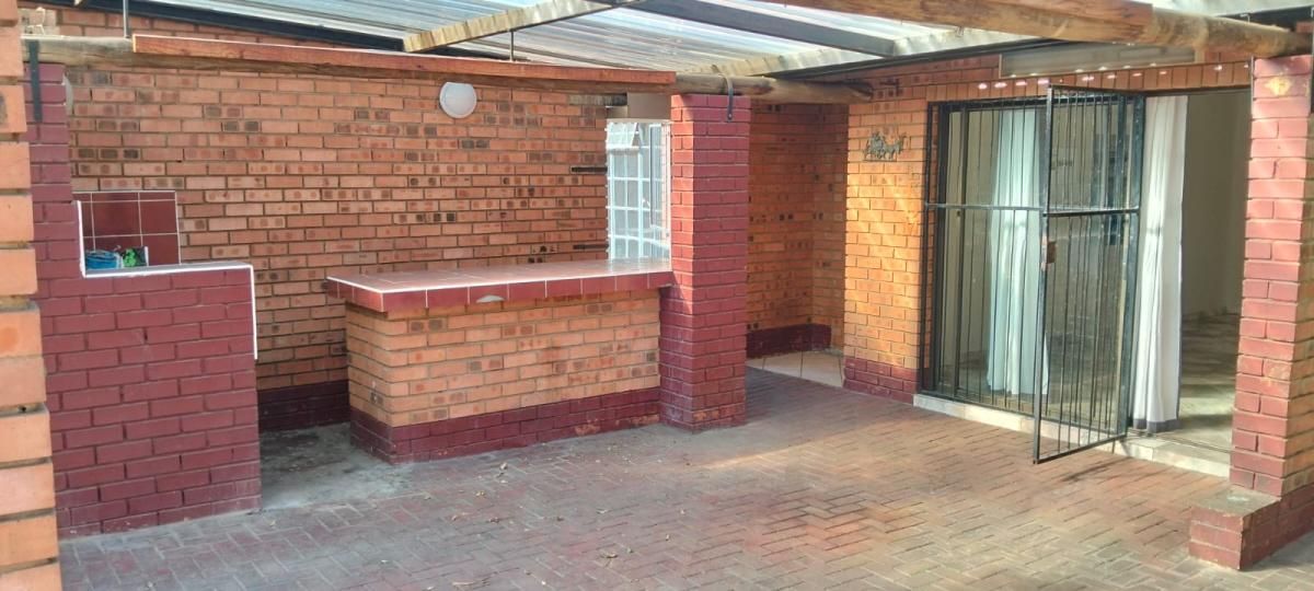Photo 5 of 33