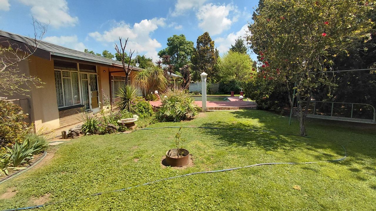 Photo 27 of 35