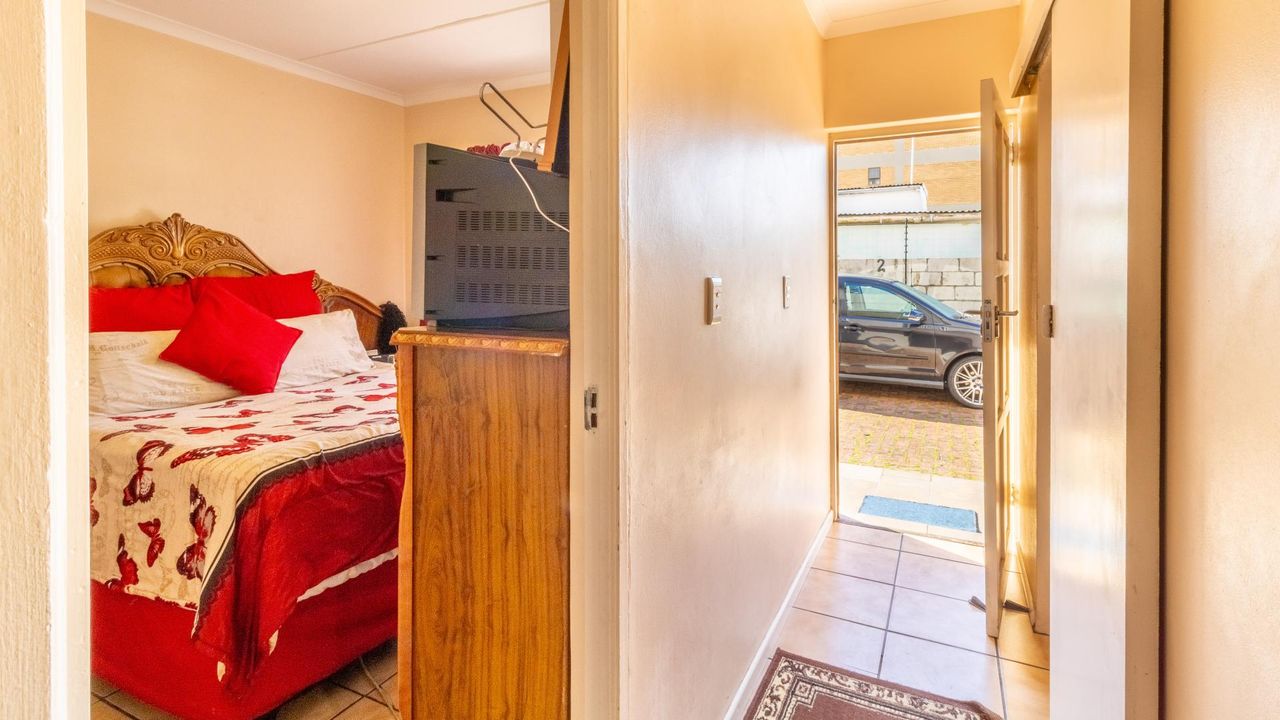 Photo 14 of 20
