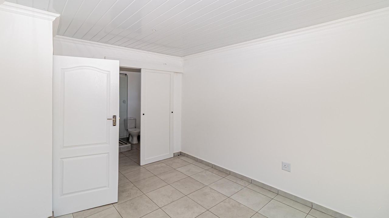 Photo 22 of 28