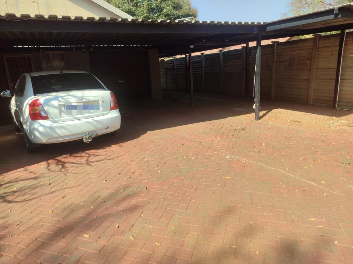 Photo of 3 Bedroom house to rent in Pellissier, Bloemfontein
