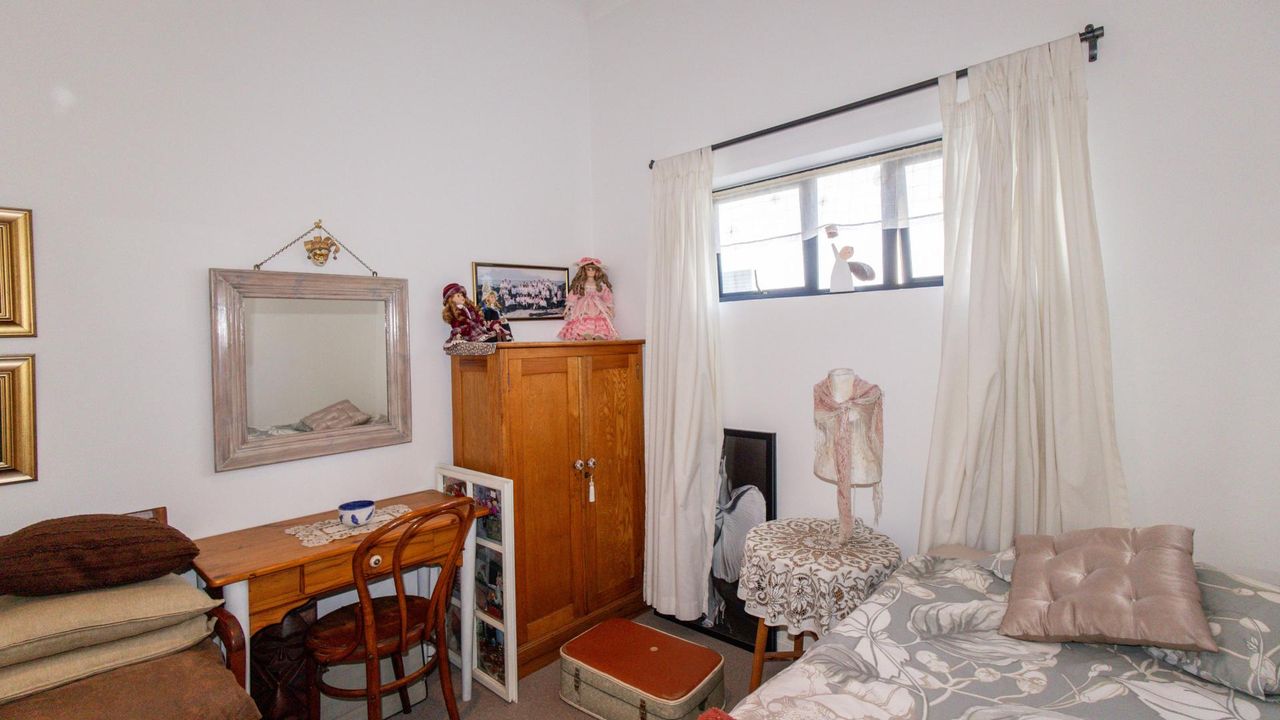 Photo 19 of 28