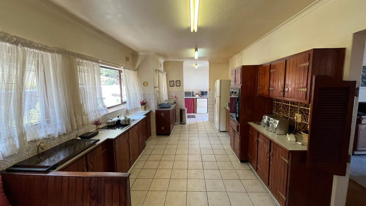 Photo 6 of 28