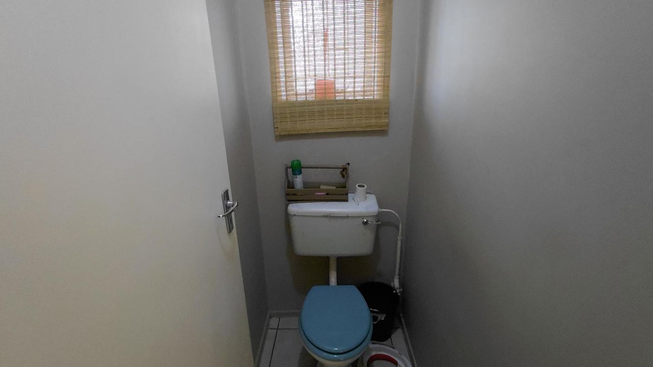 Photo 18 of 24