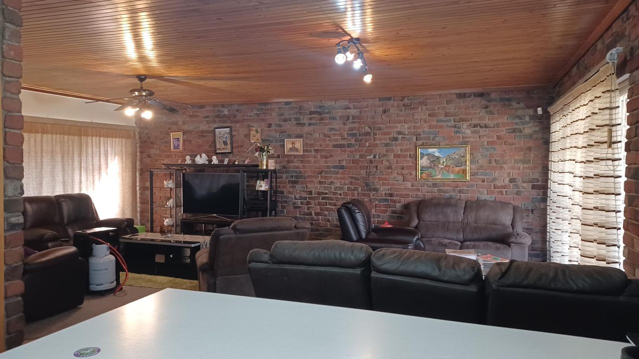 Photo 7 of 20