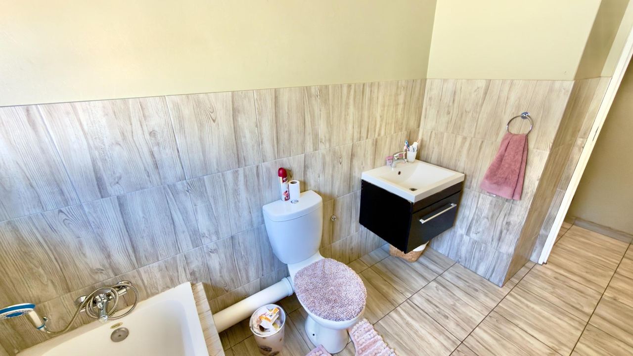 Photo 16 of 29