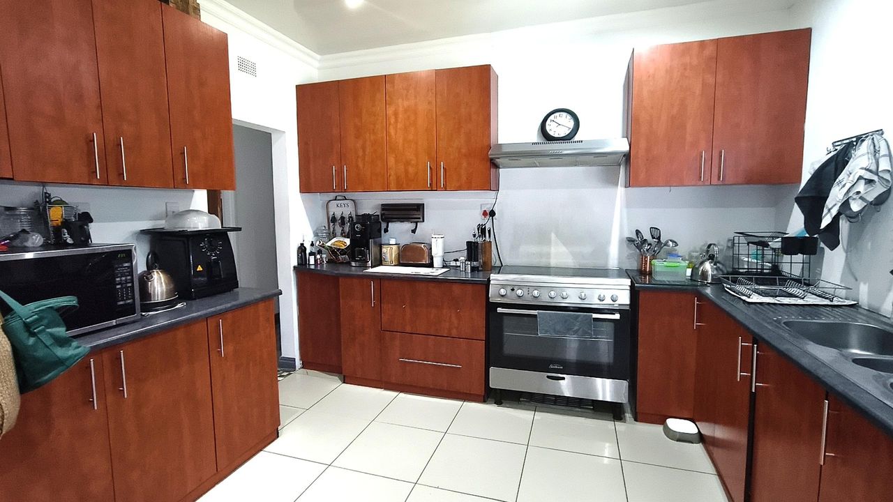 Photo 4 of 25