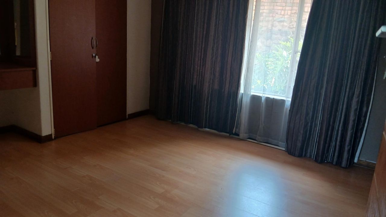 Photo 18 of 24