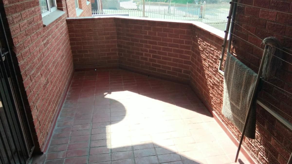 Photo 3 of 23