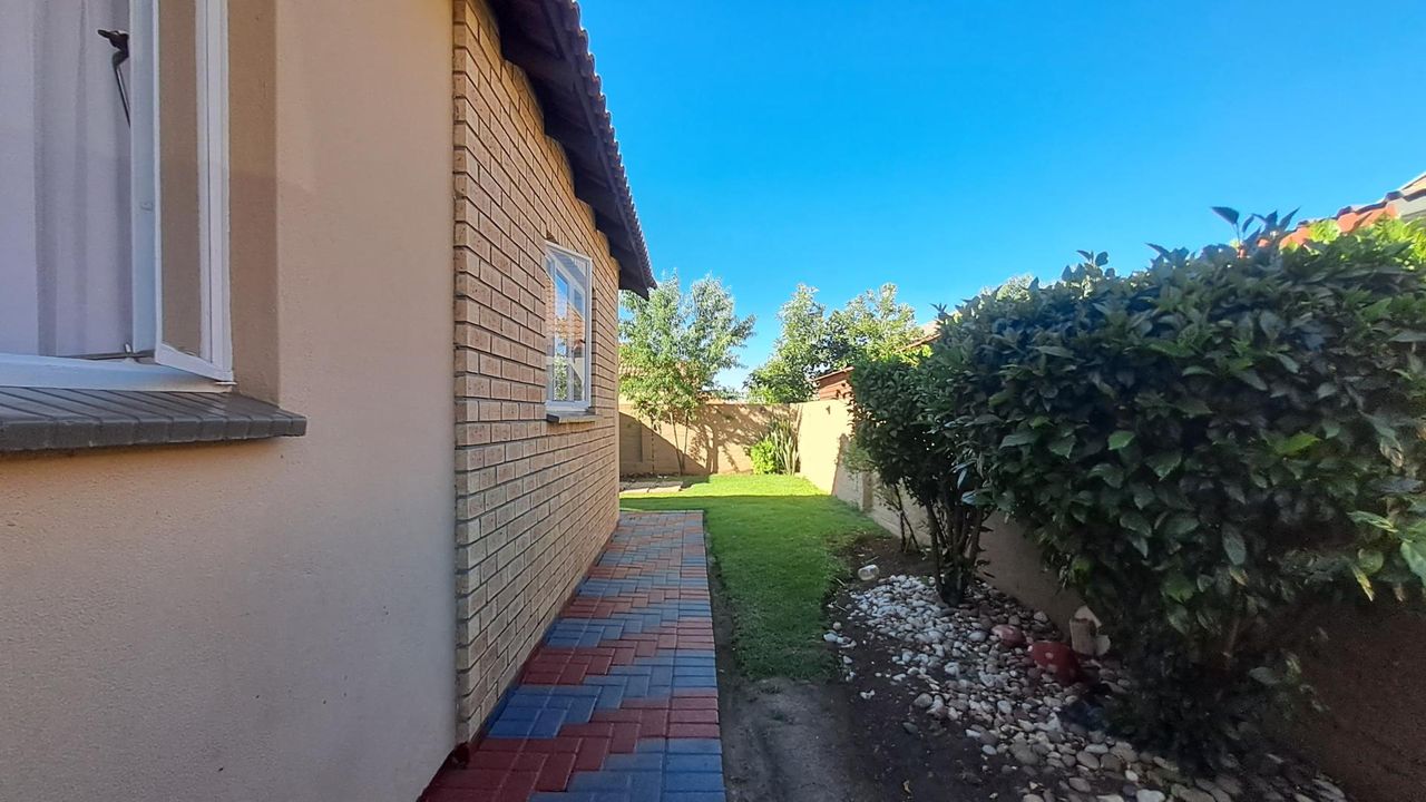Photo 13 of 16