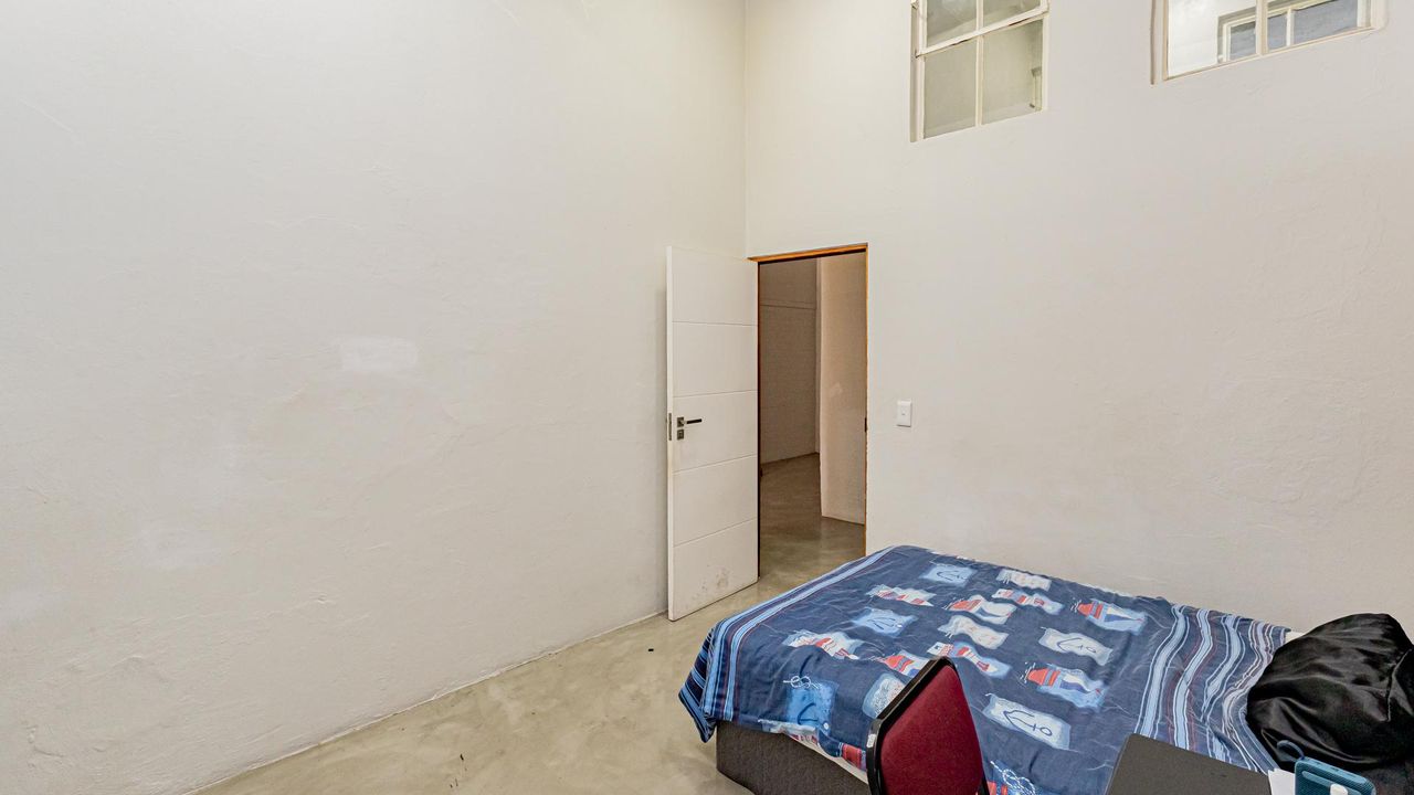 Photo 18 of 20
