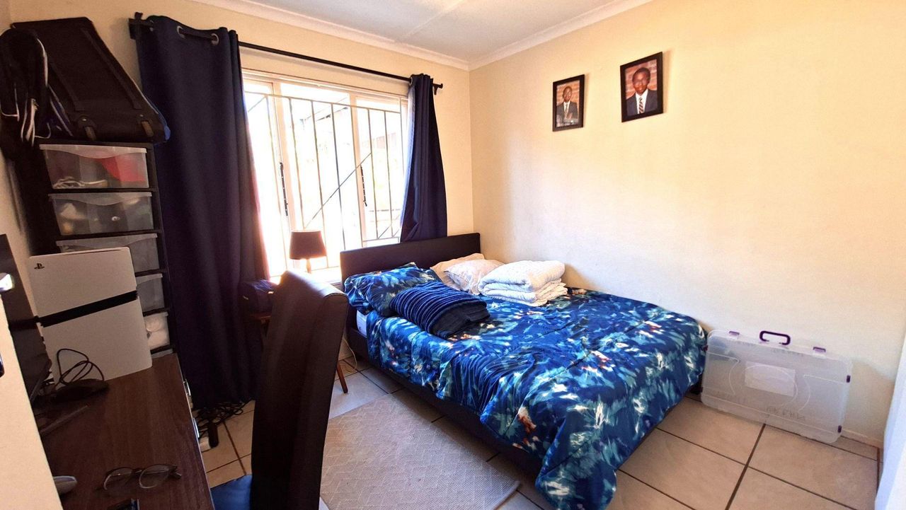 Photo 14 of 25