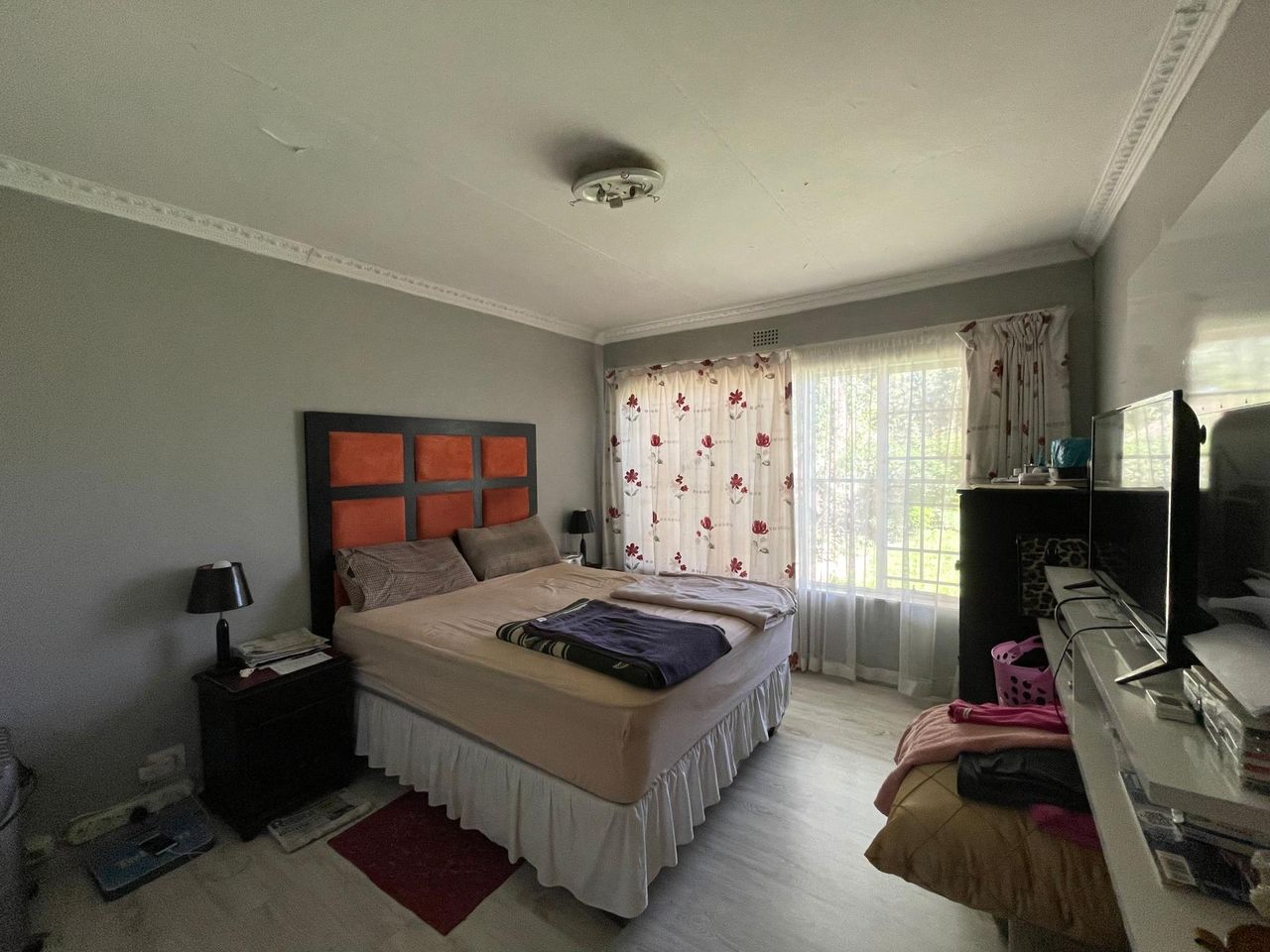 Photo 22 of 27