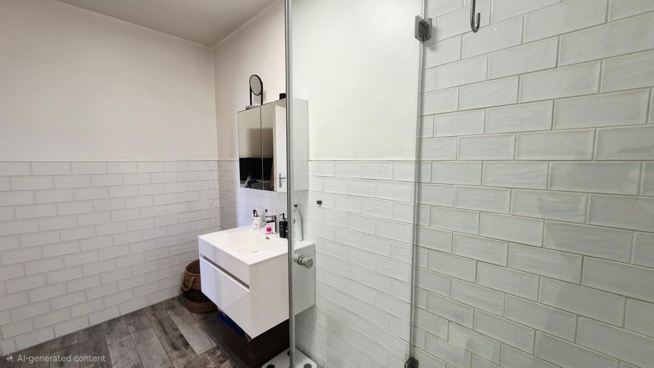 2 Bedroom apartment to rent in Three Anchor Bay, Cape Town
