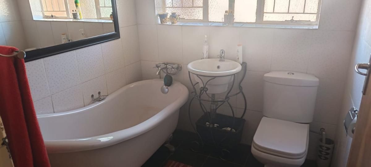 Photo 18 of 26