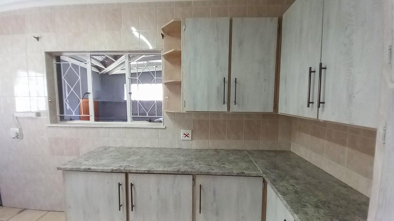 Photo 11 of 29