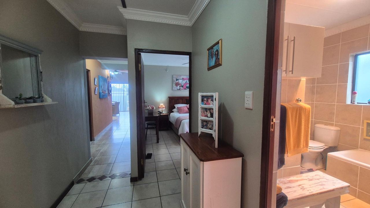 Photo of 4 Bedroom house for sale in Country Club, Langebaan