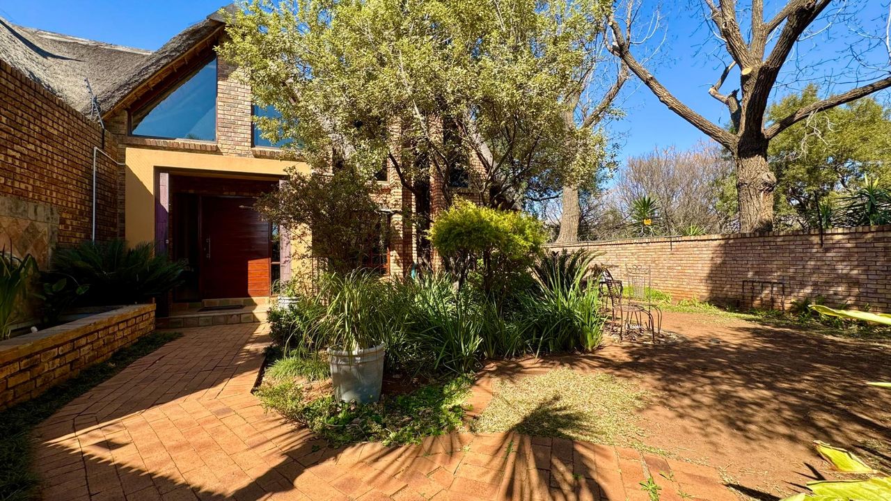 4 Bedroom house for sale in Die Hoewes, Centurion