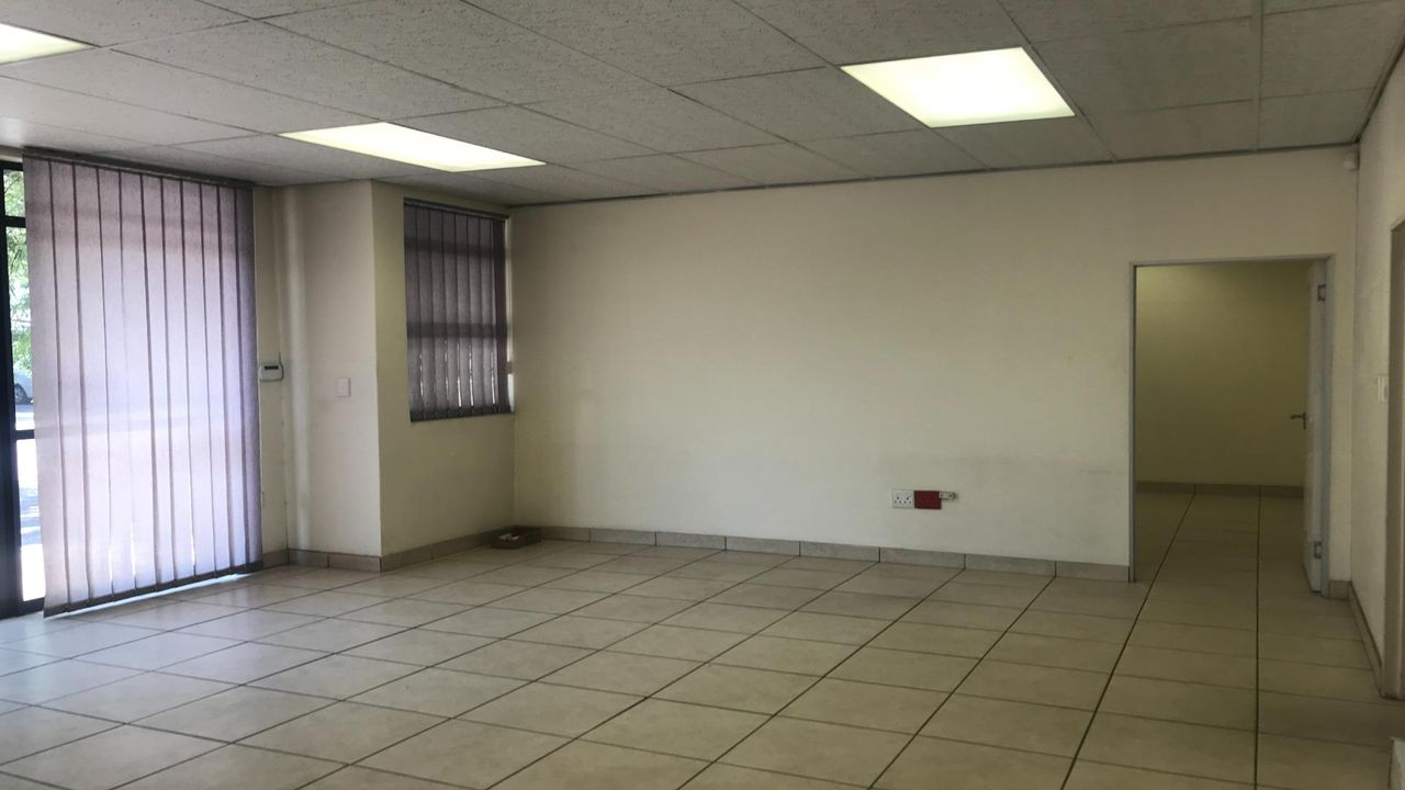 Photo 4 of 19