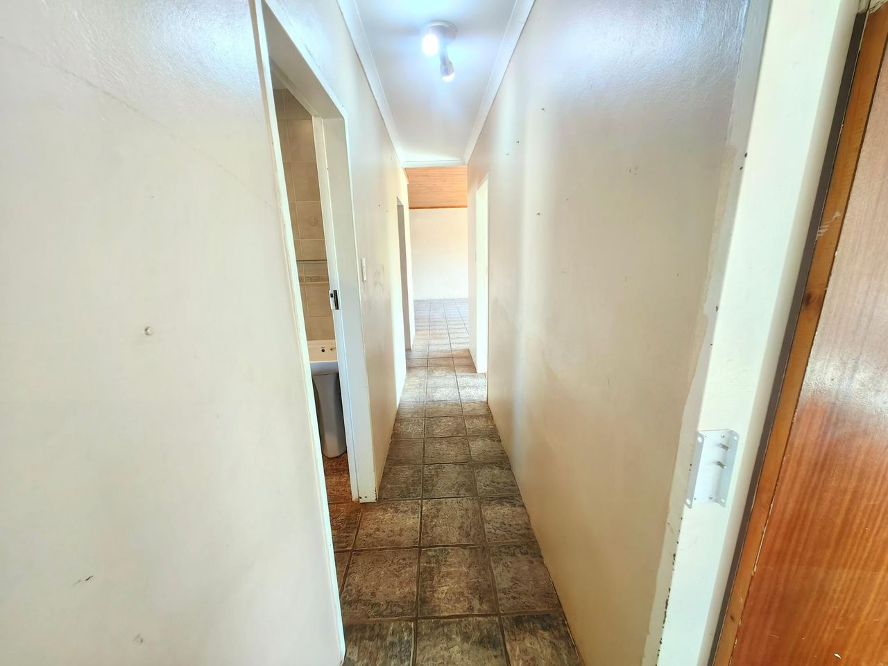 Photo 10 of 28