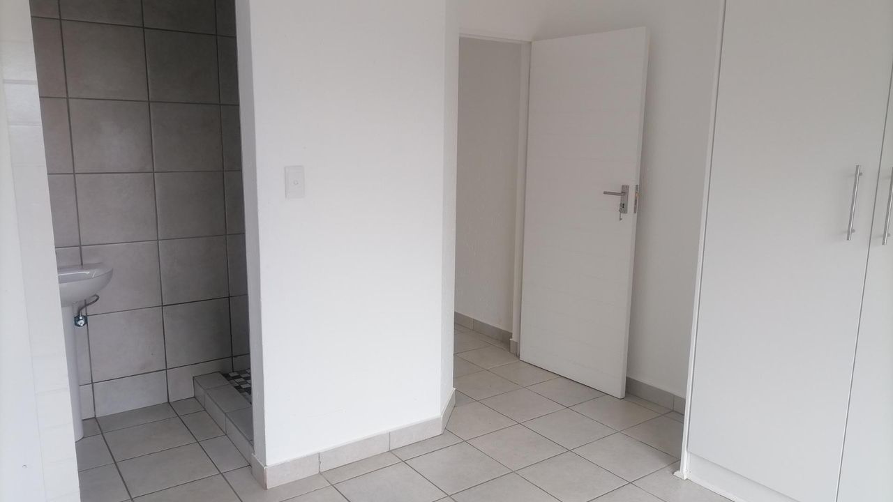 Photo 16 of 24