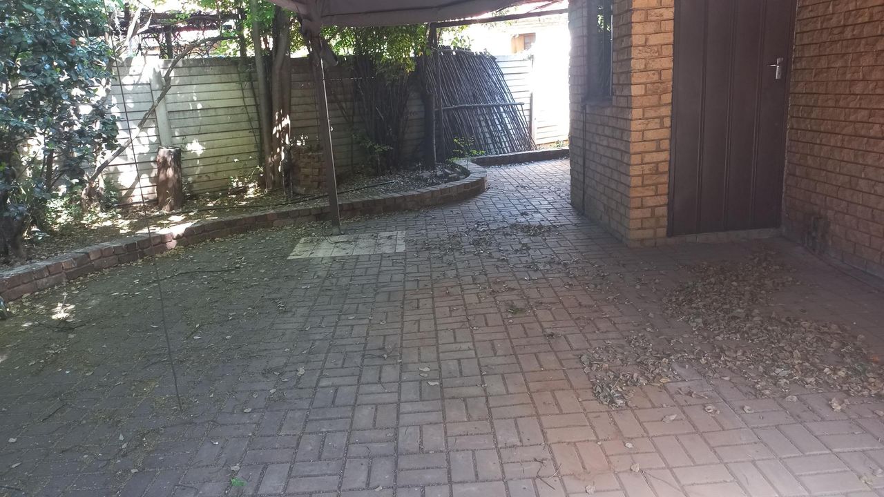 Photo 4 of 34