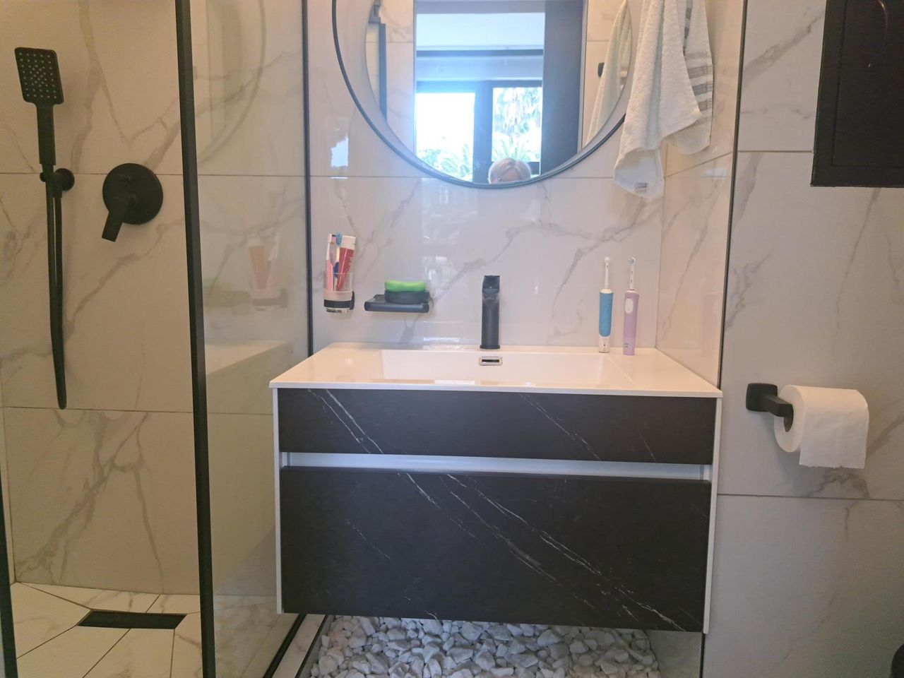 Photo 16 of 27