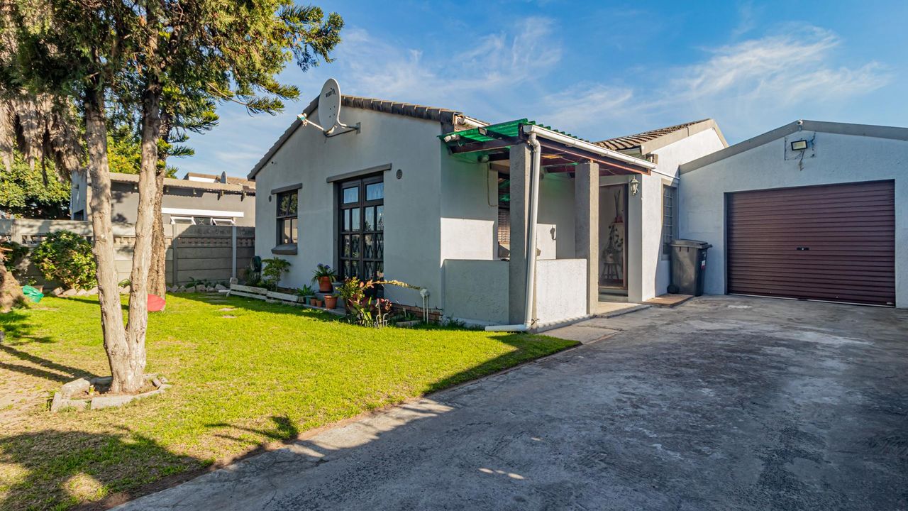 Photo of 4 Bedroom house for sale in Devon Park Village, Eersterivier