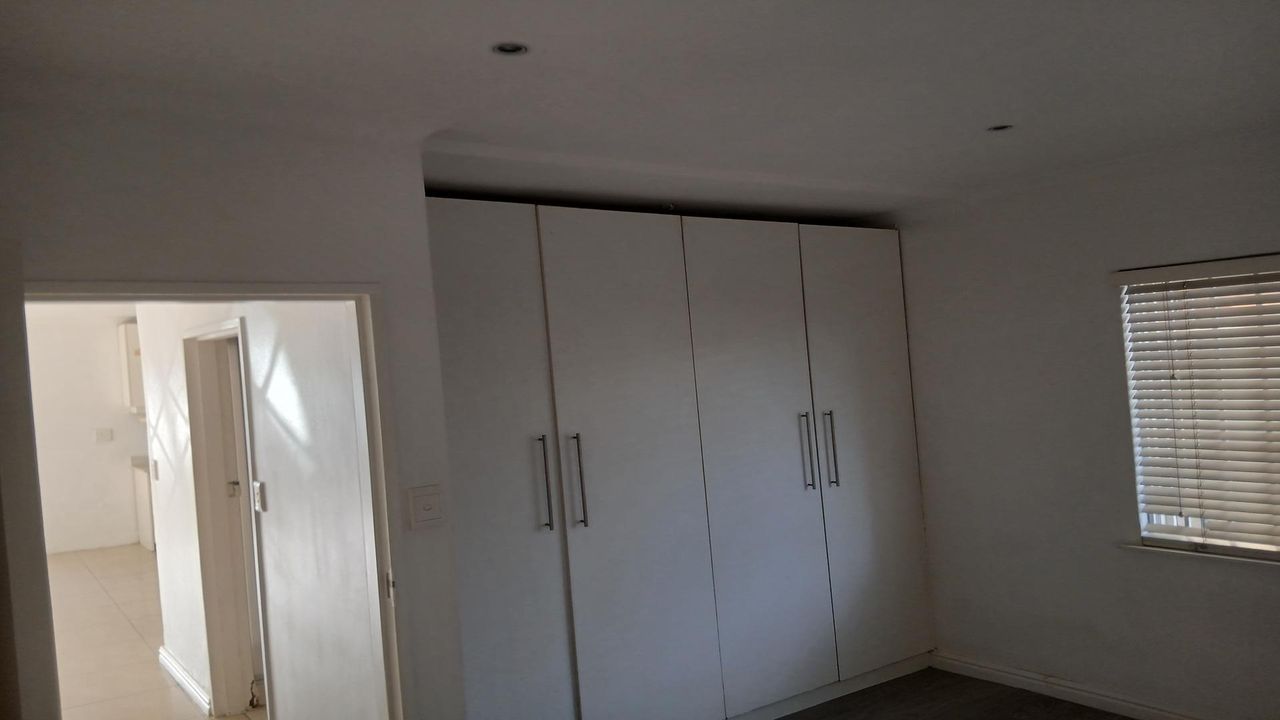 Photo of 3 Bedroom house to rent in Grassy Park, Cape Town
