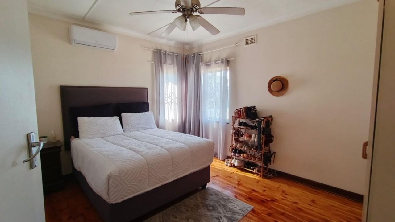 Photo of 5 Bedroom house for sale in Montclair, Durban