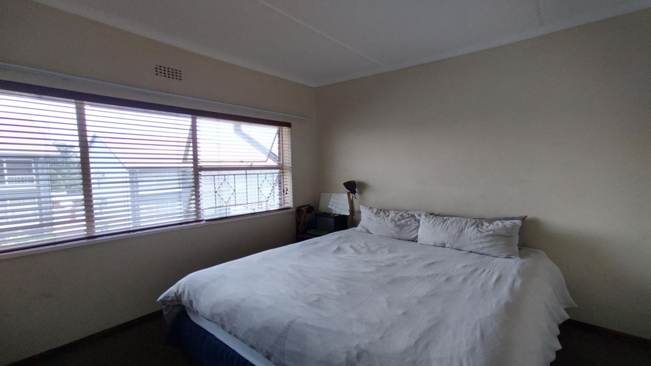 Photo 11 of 21