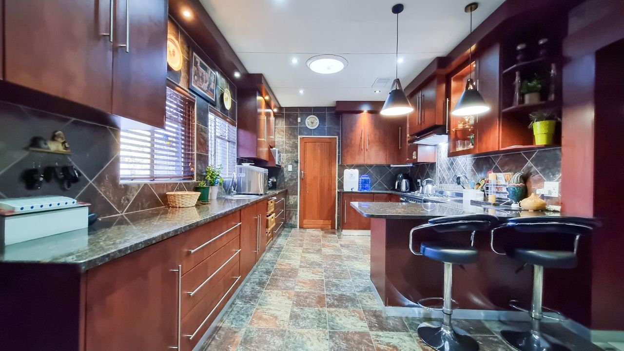 Photo of 4 Bedroom house for sale in Groenkol, Middelburg