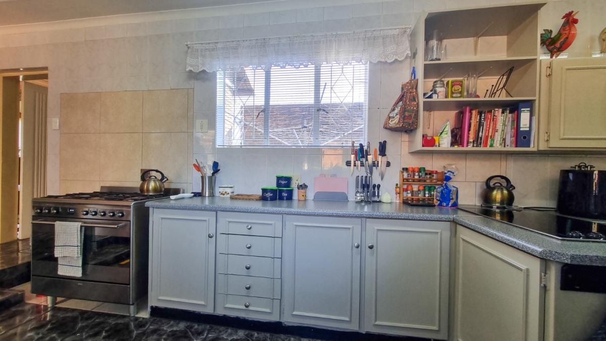 Photo of 4 Bedroom house for sale in Aerorand, Middelburg
