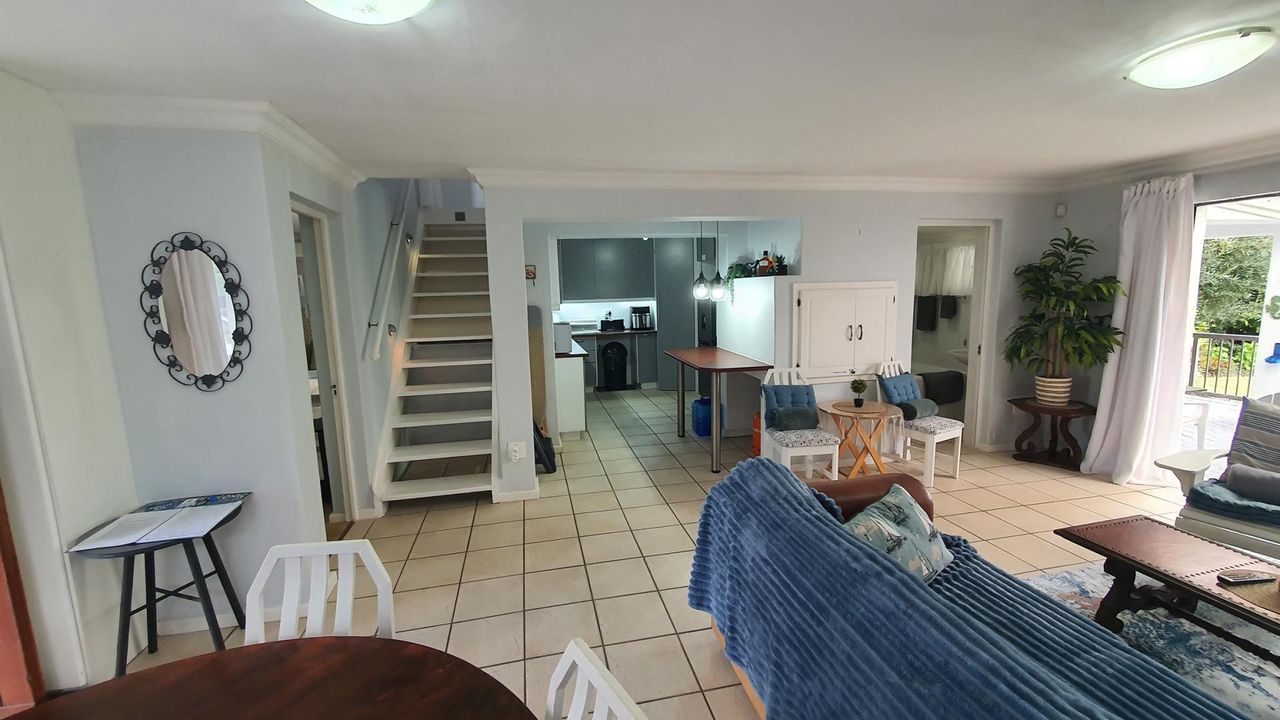 Photo 7 of 28
