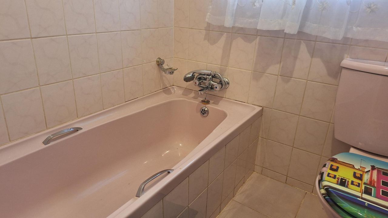 Photo 4 of 23