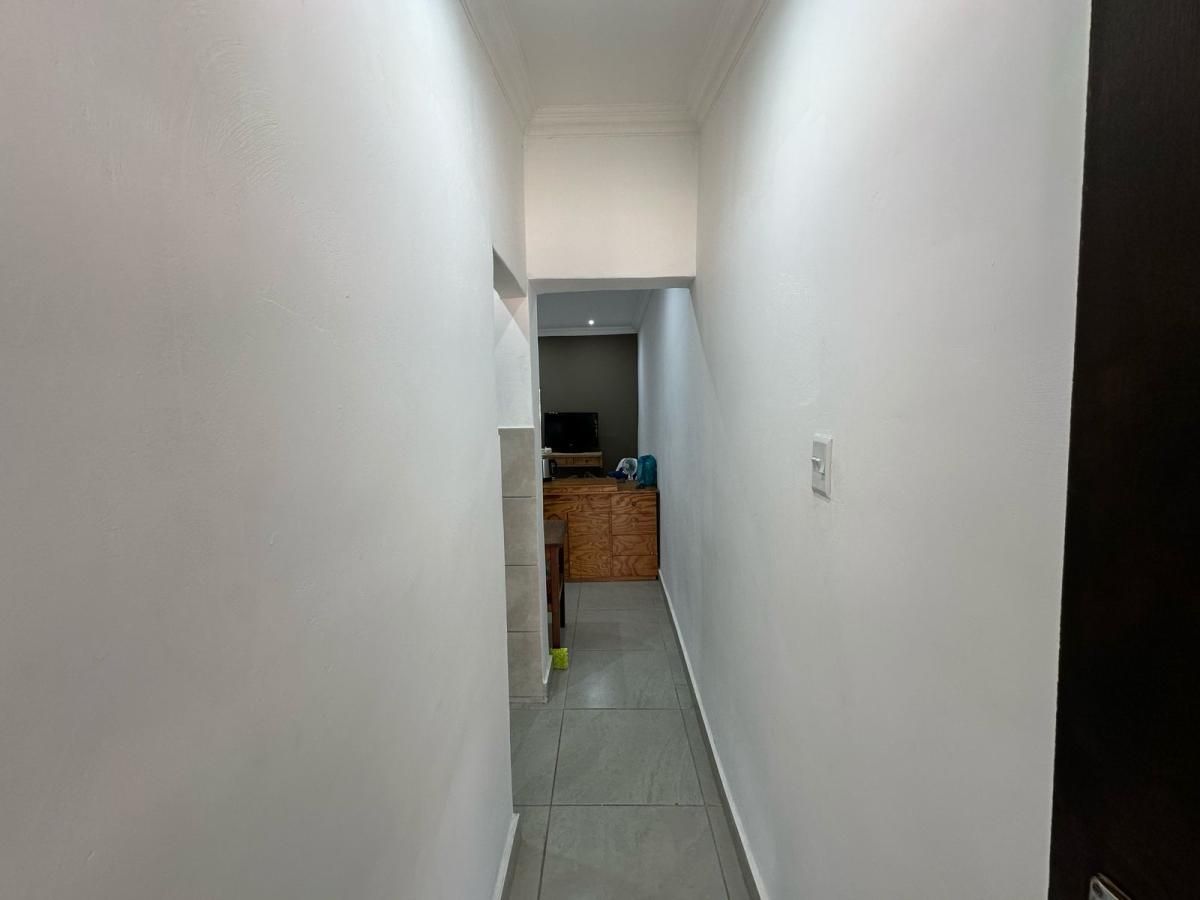Photo of 1 Bedroom flat rented in Langenhovenpark, Bloemfontein