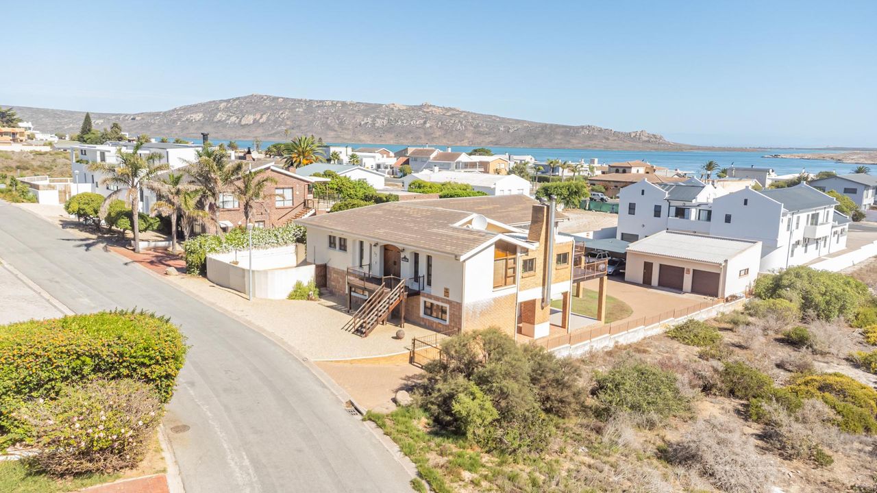 6 Bedroom house sold in Middedorp, Langebaan