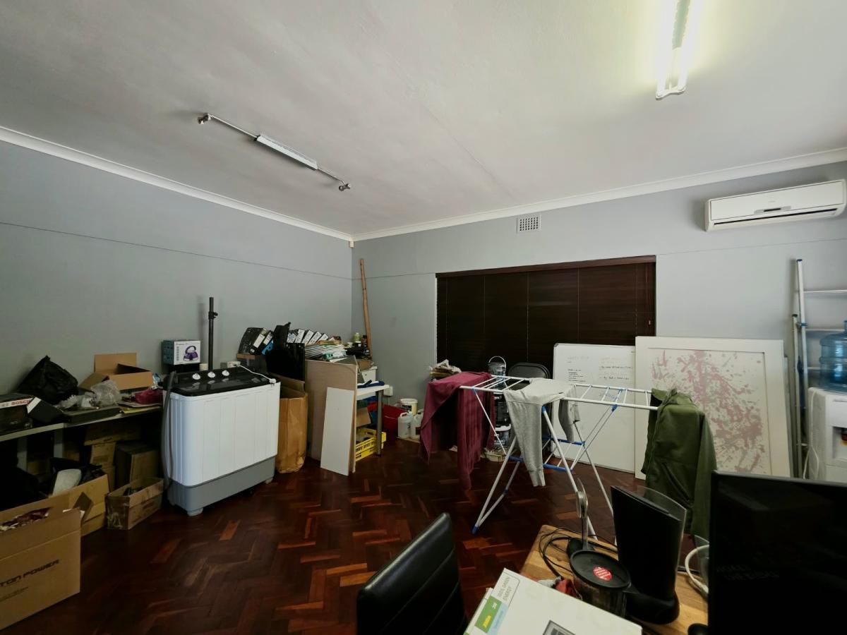 Photo 14 of 27
