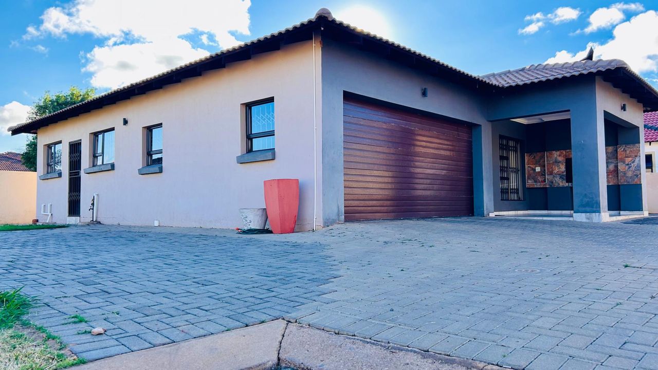 Photo 22 of 23