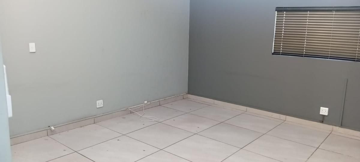 Photo 23 of 44