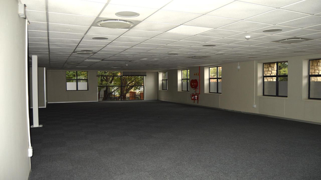 Photo 17 of 23