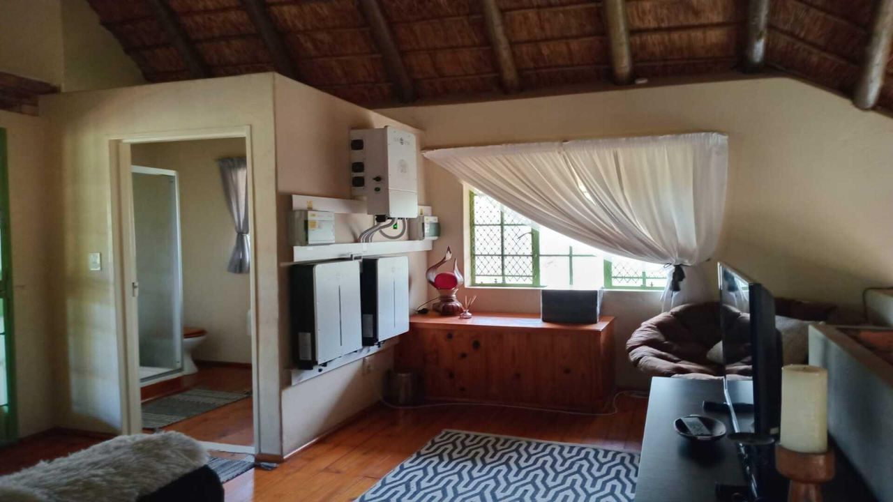 Photo 16 of 24