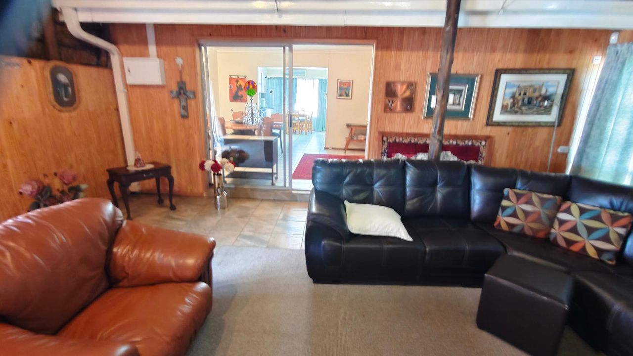 Photo of 6 Bedroom house for sale in Pellissier, Bloemfontein