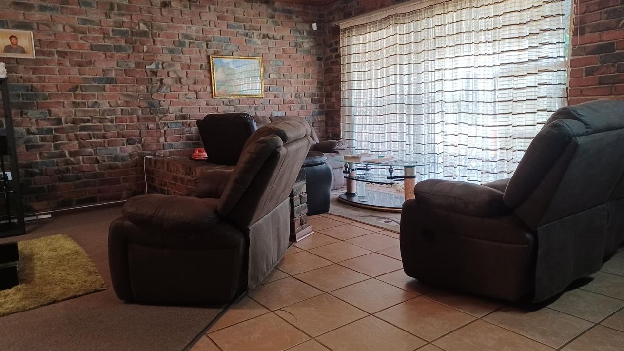 Photo 10 of 20