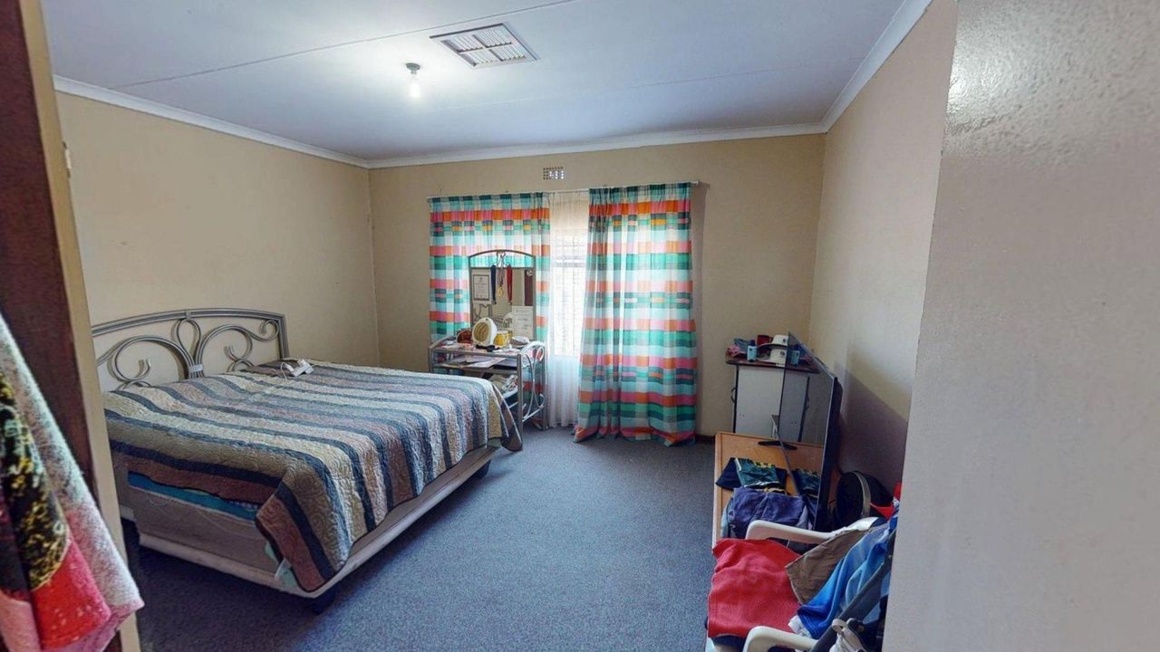 Photo 21 of 34