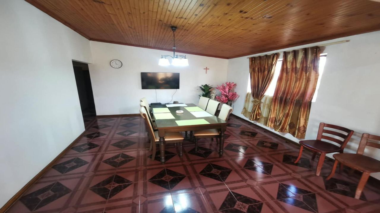 Photo 8 of 20